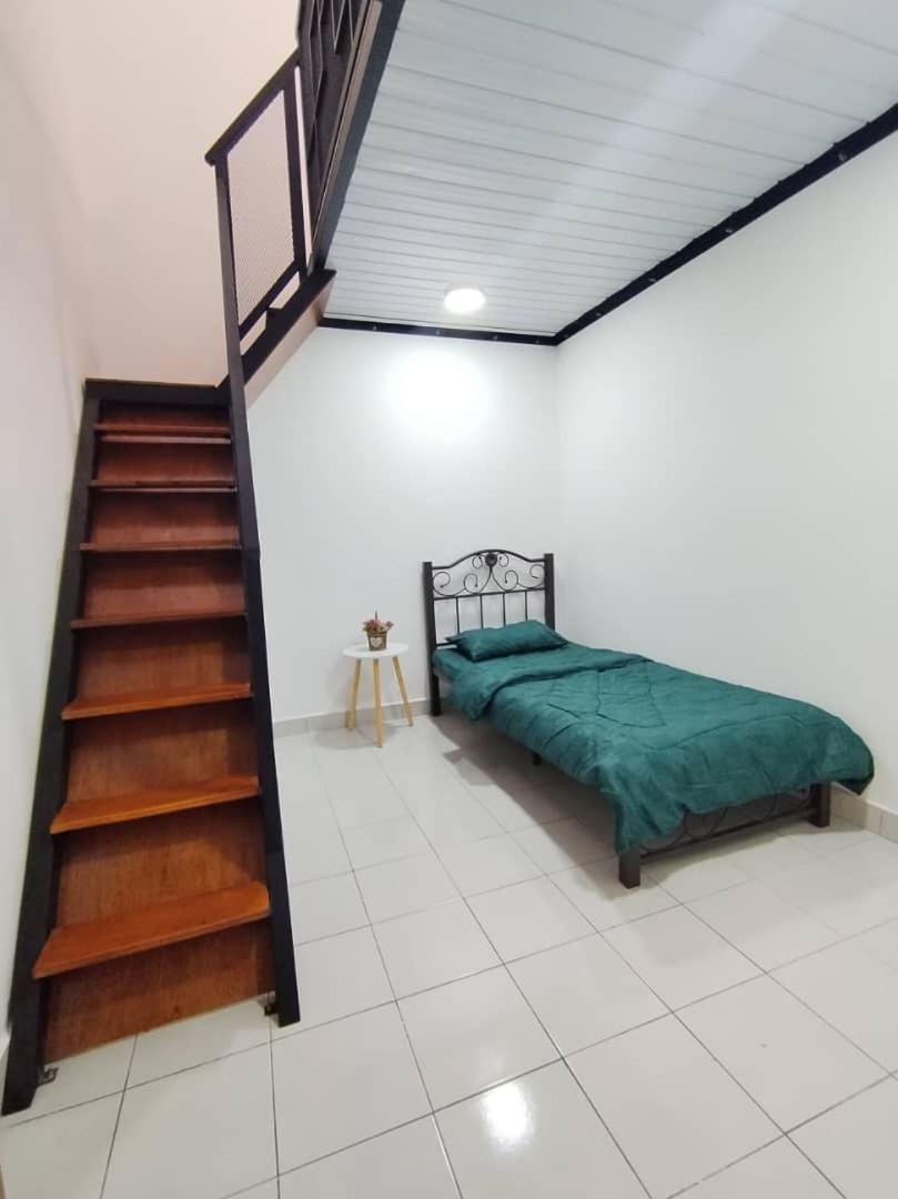 Orked Homestay Seri Iskandar Luaran gambar
